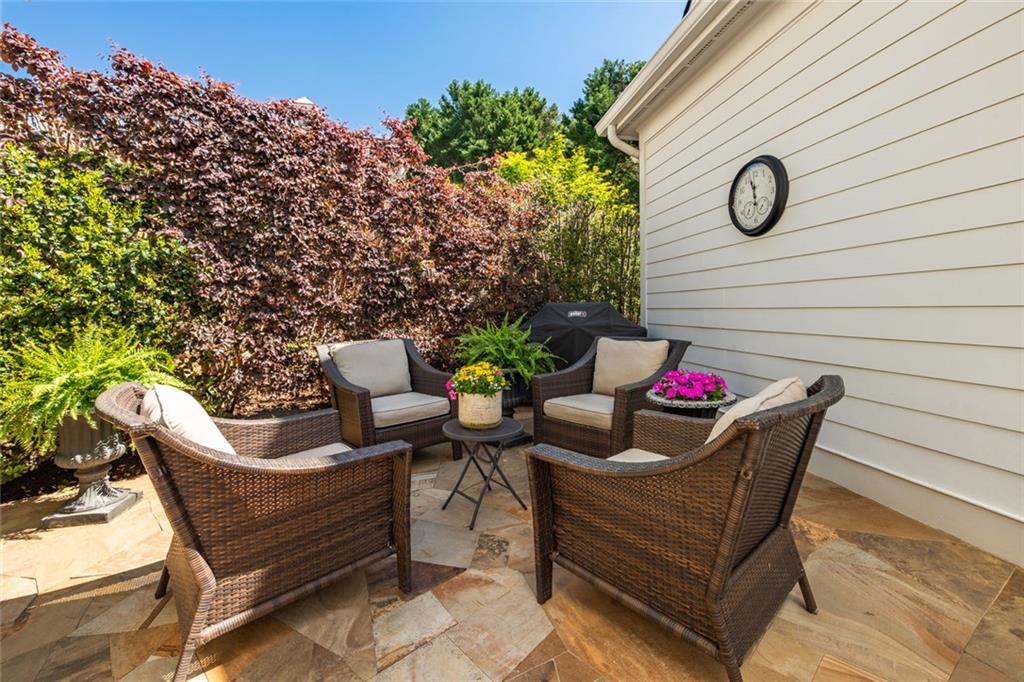 8108 Lawnview