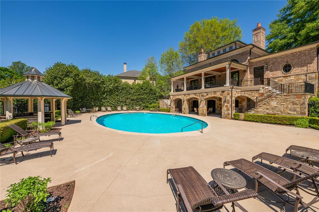 8108 Lawnview