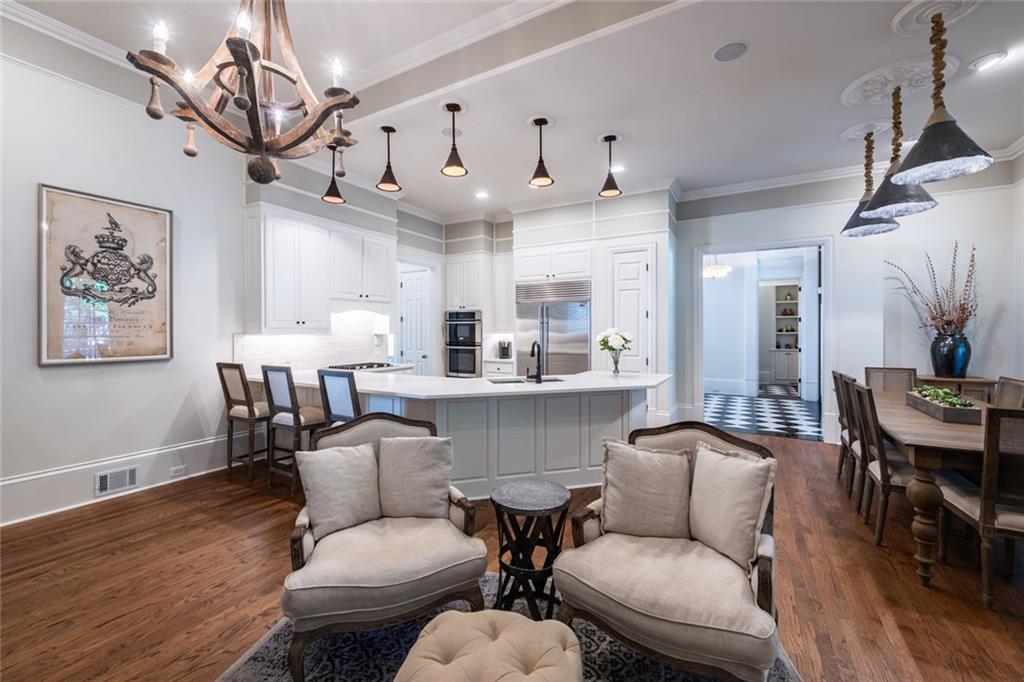 8108 Lawnview
