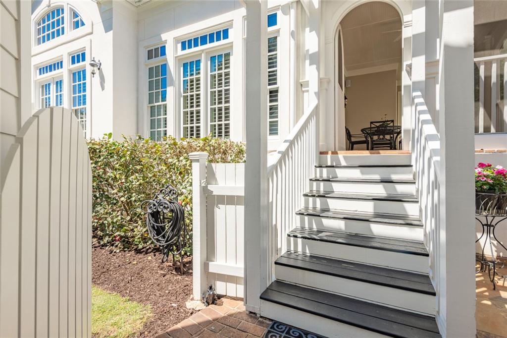 8108 Lawnview