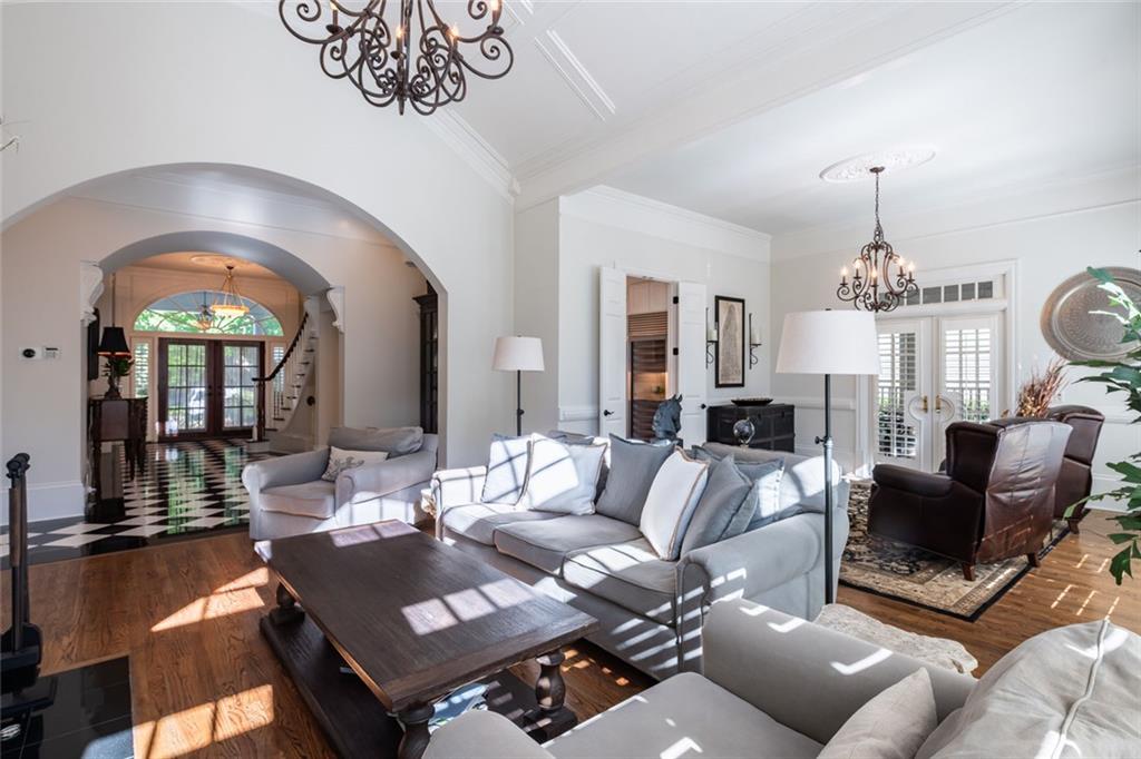 8108 Lawnview