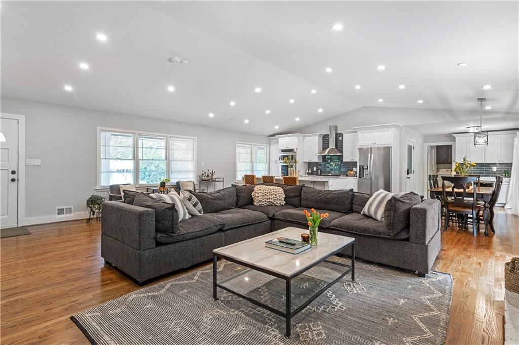 2632 Hawthorne Place NE