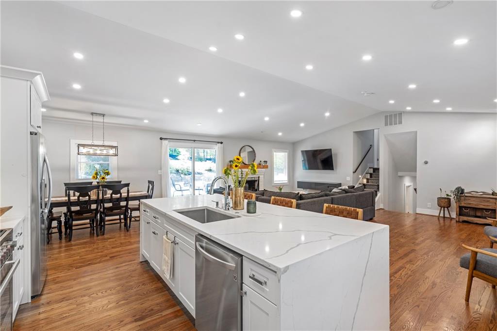 2632 Hawthorne Place NE