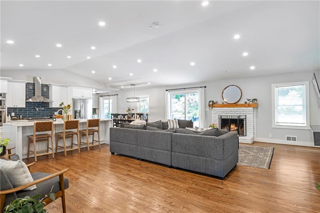 2632 Hawthorne Place NE