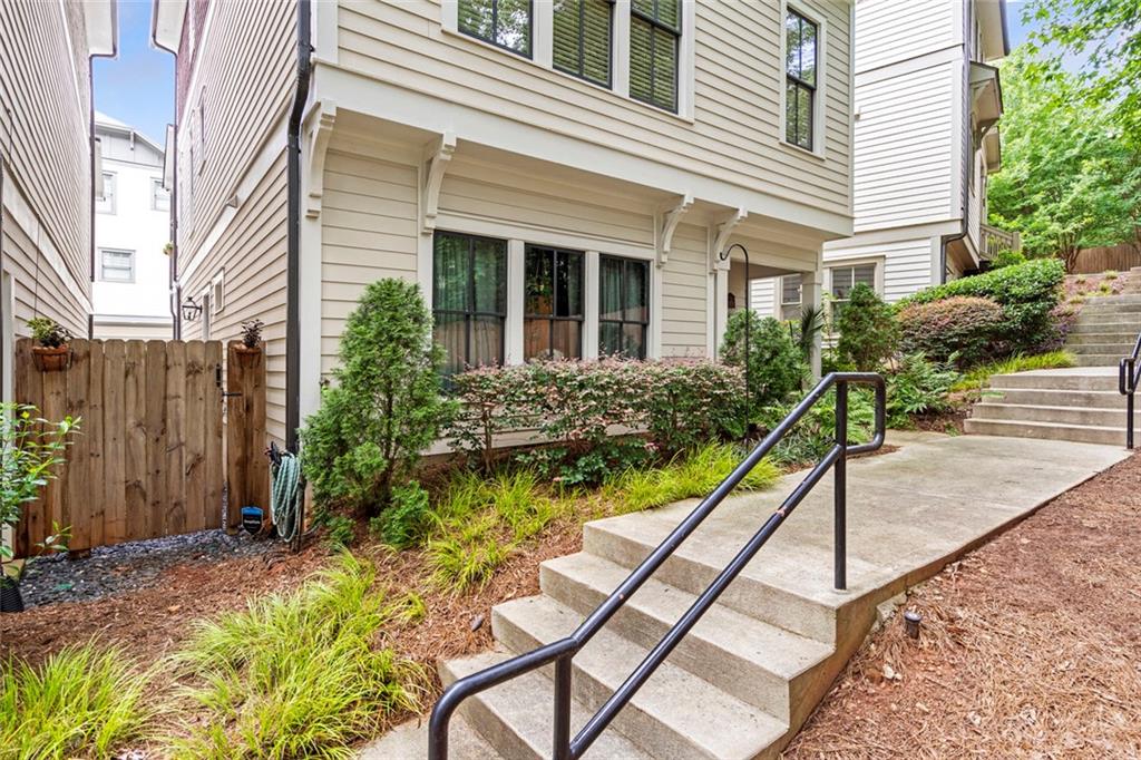 822 Grove Bend