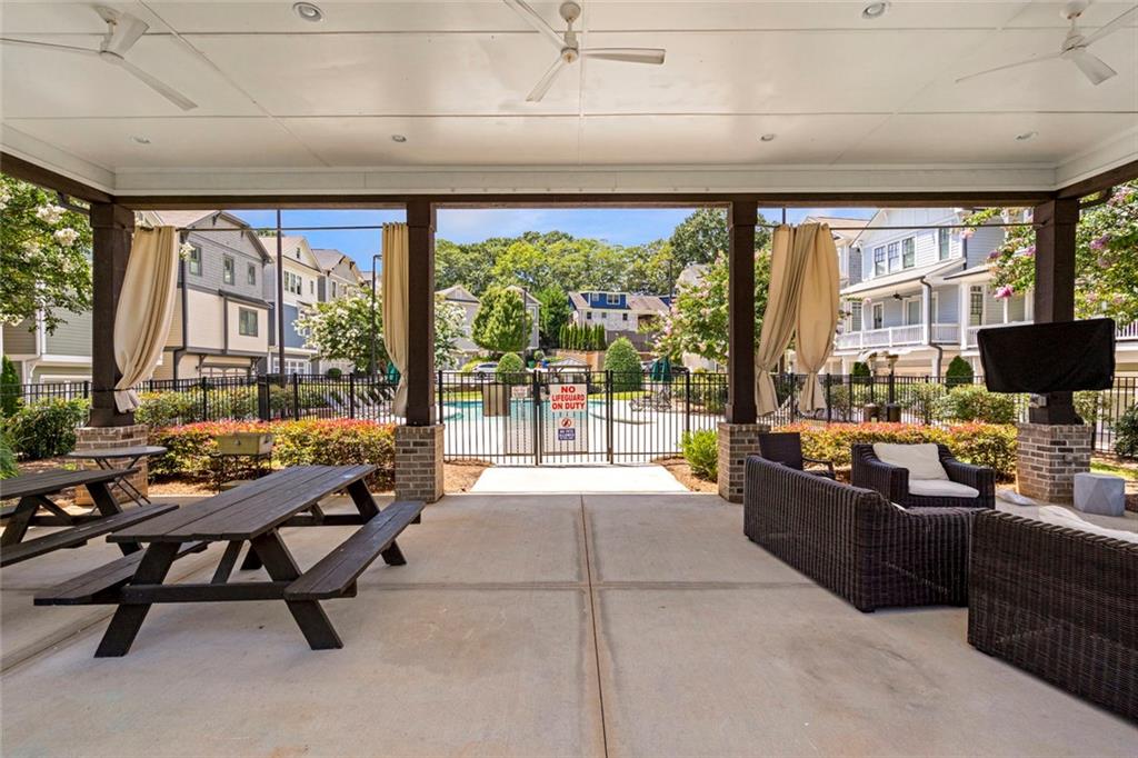 822 Grove Bend