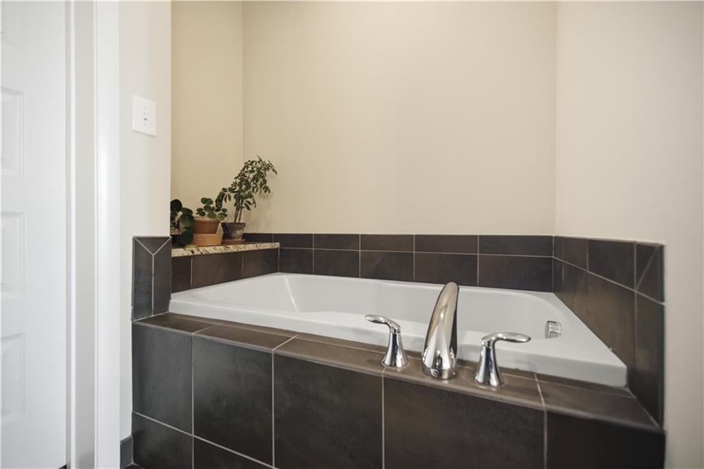 1080 Peachtree Street NE Unit 1212