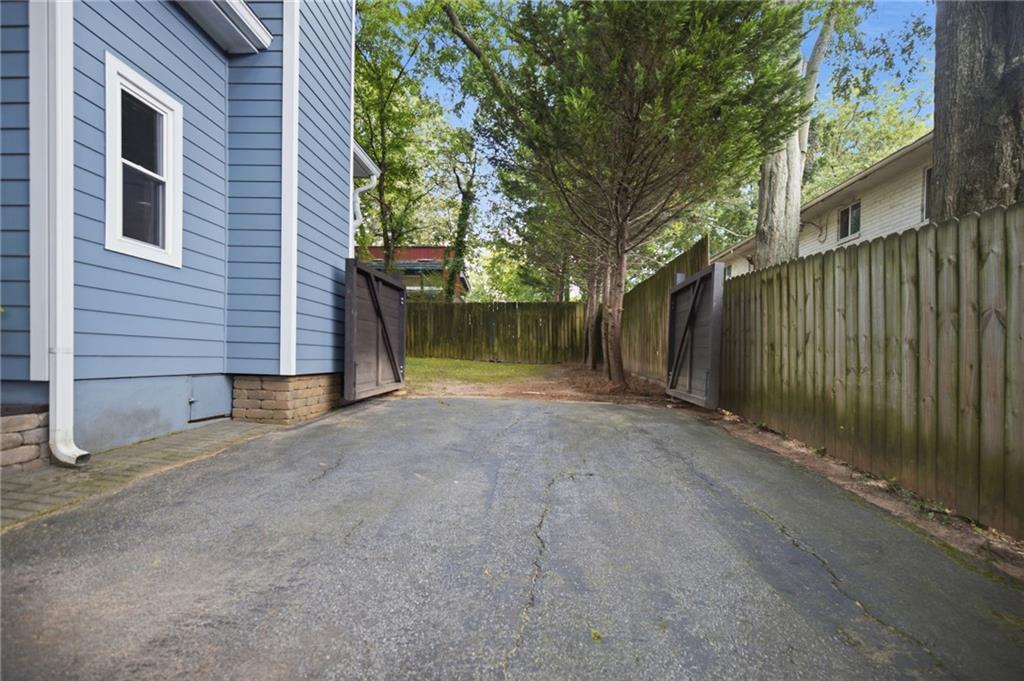 505 Oakdale Road NE
