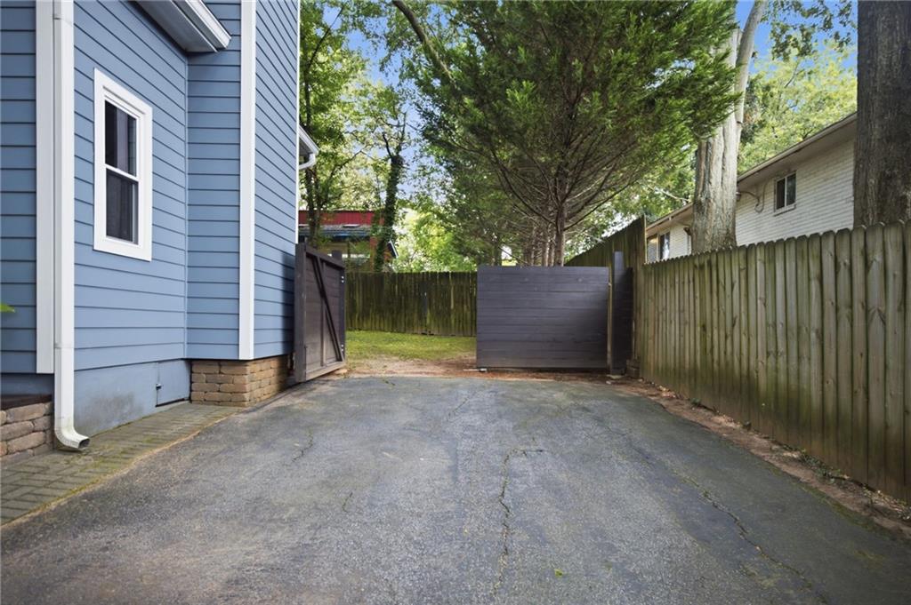 505 Oakdale Road NE