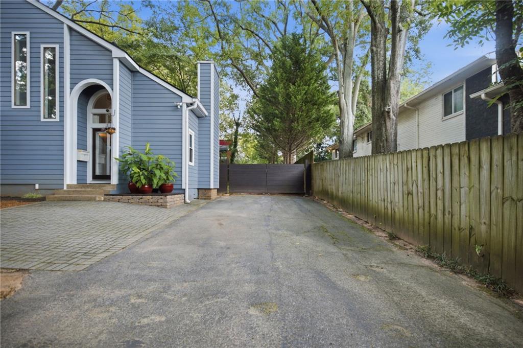 505 Oakdale Road NE