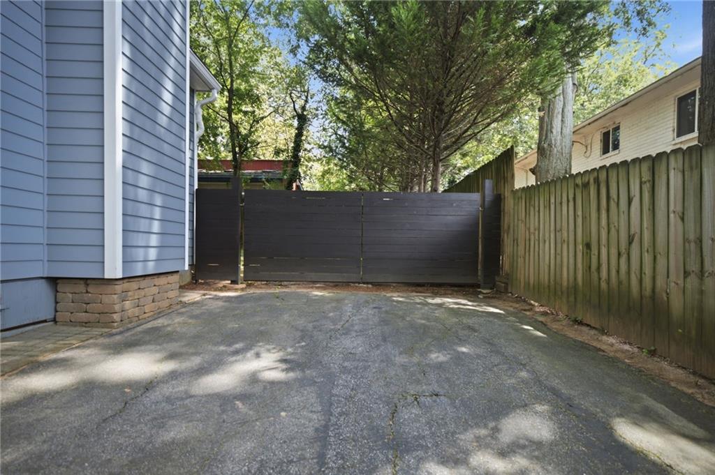 505 Oakdale Road NE