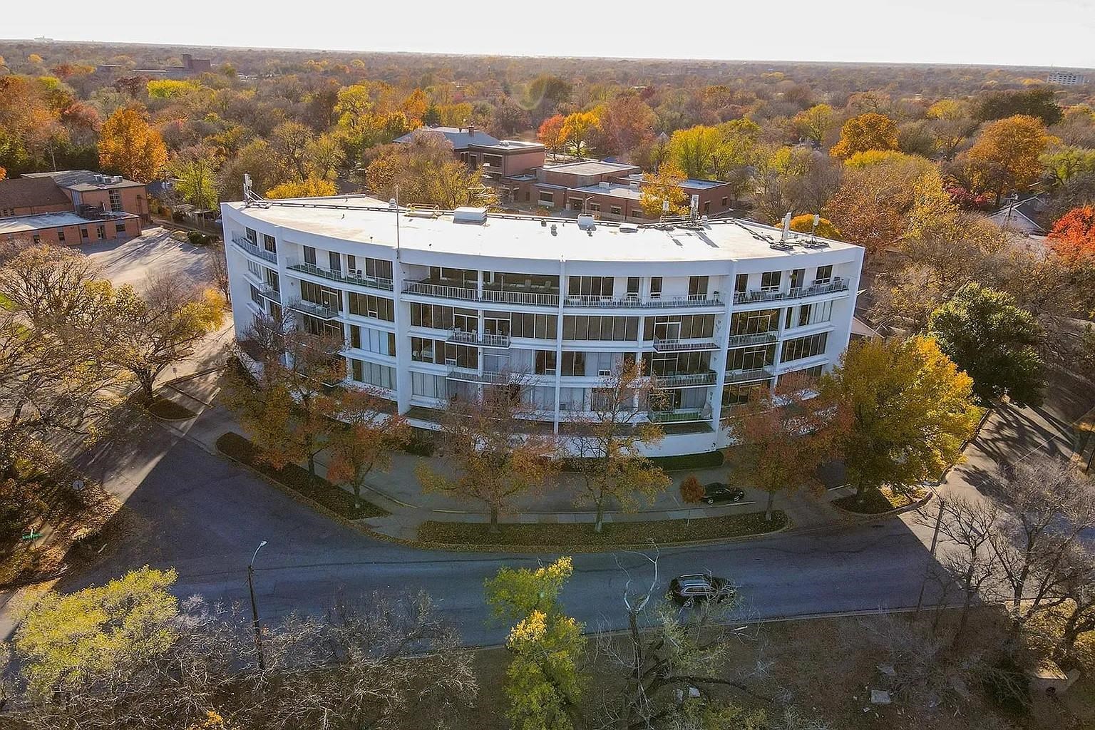 1401 W River Blvd