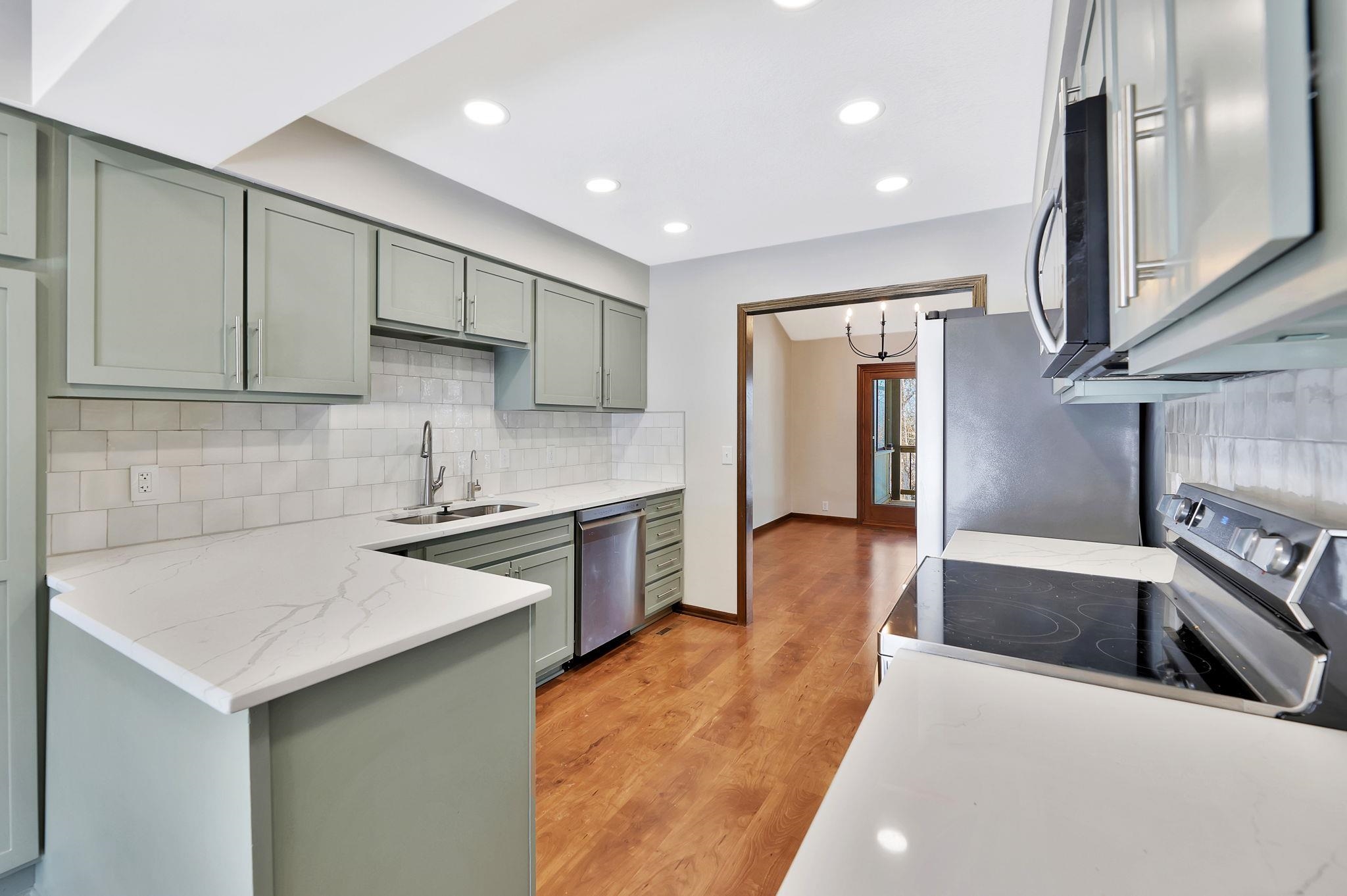 104 E Saint Cloud Pl