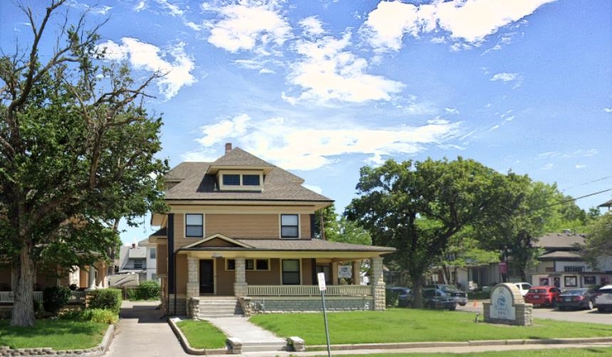3560 E Douglas Ave