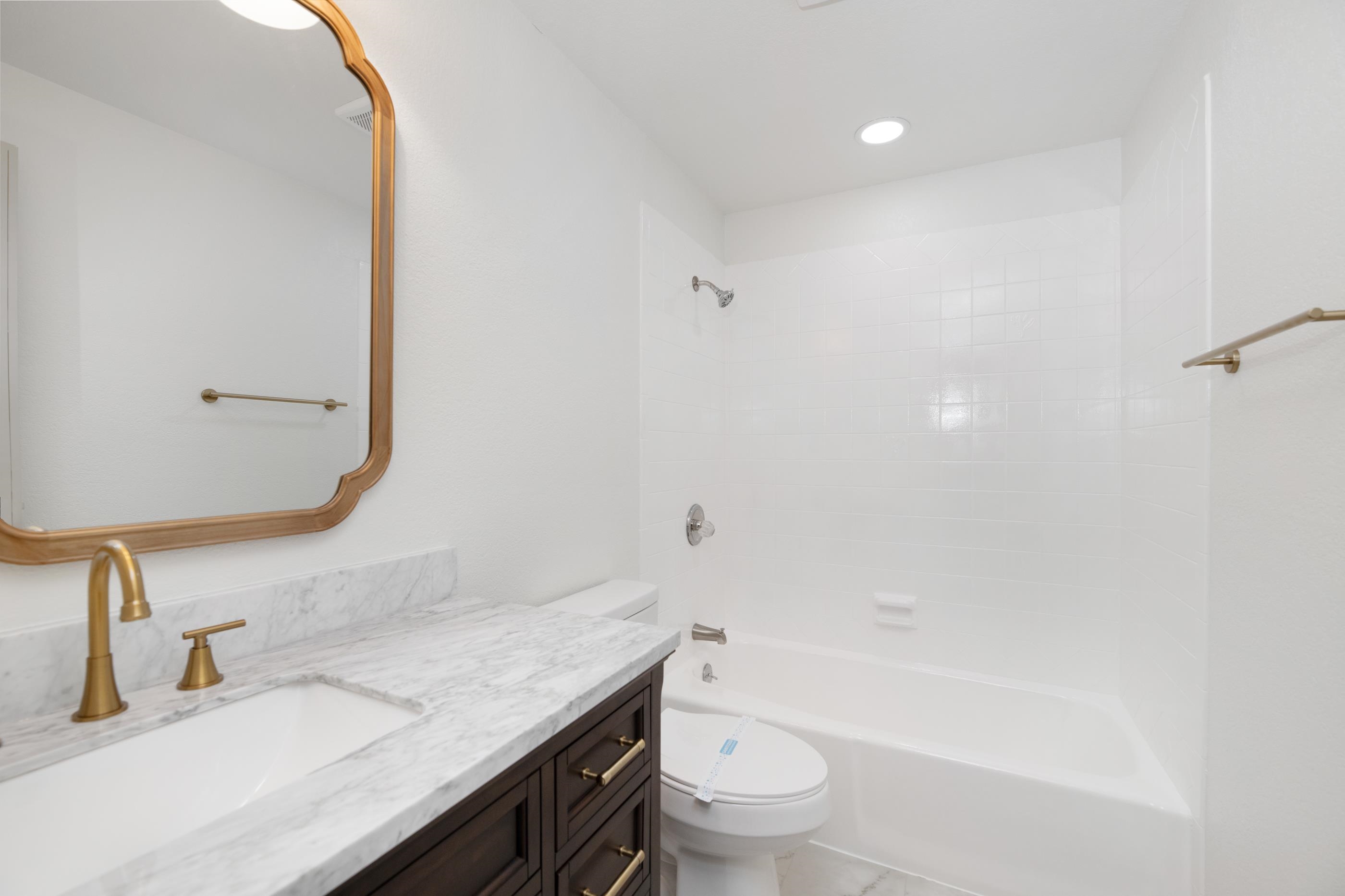 2461 N Bromfield Cir