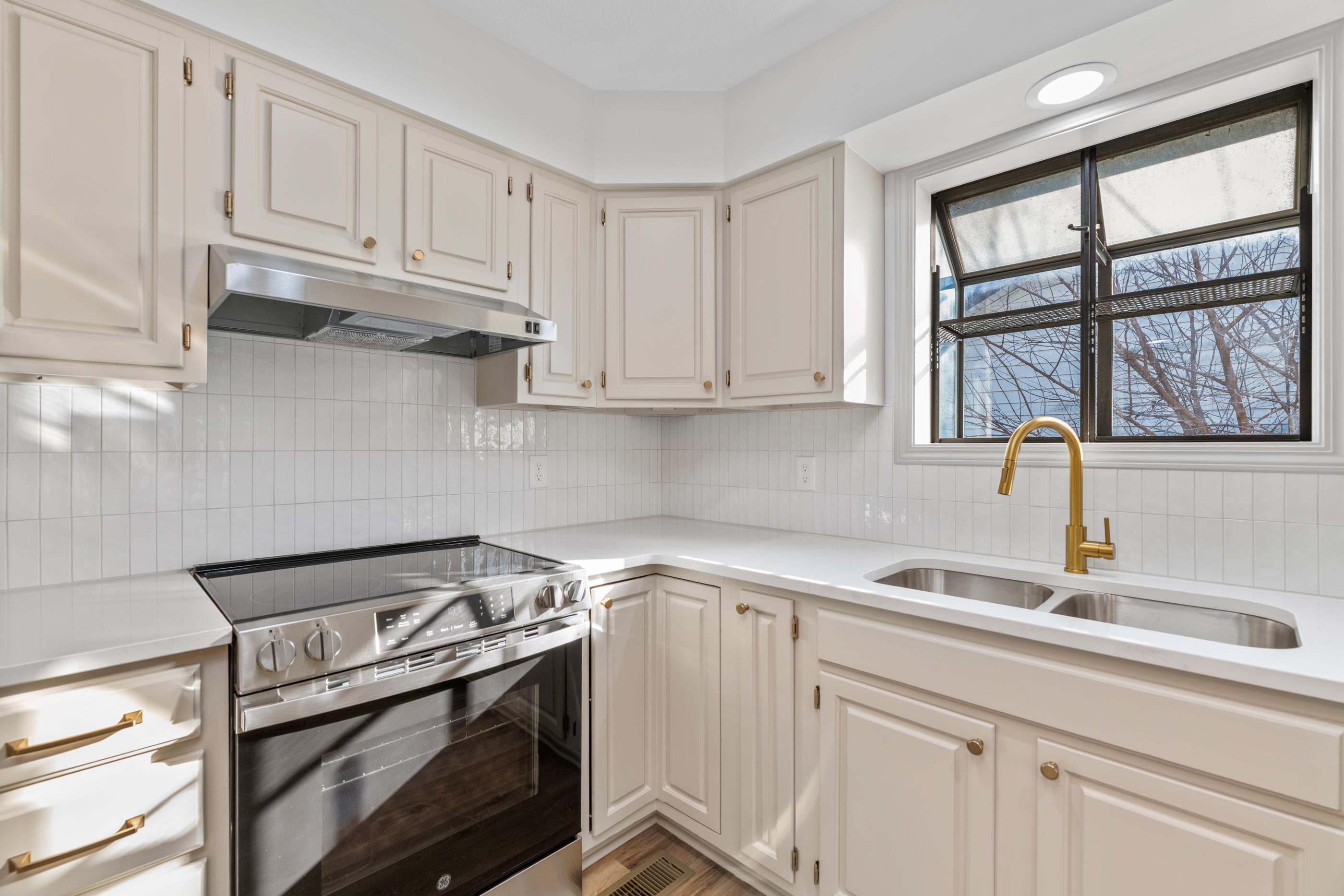 2461 N Bromfield Cir