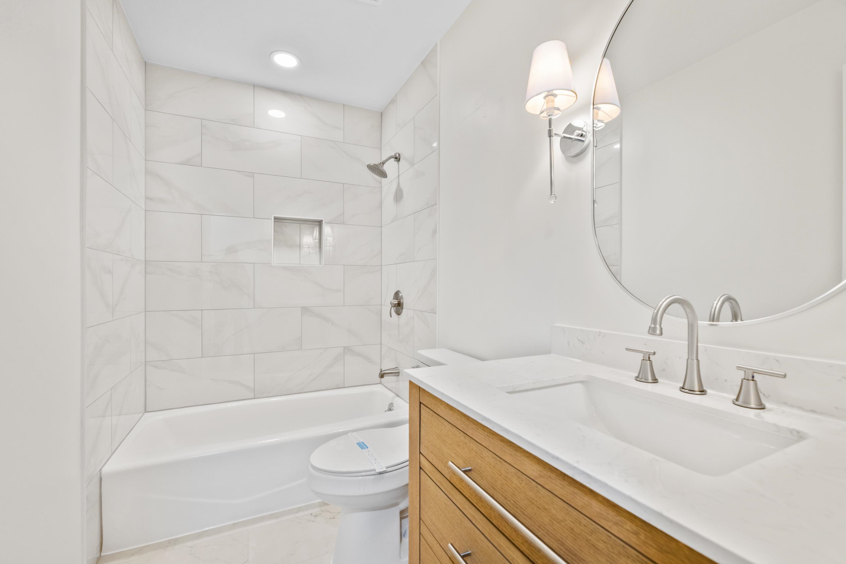 2461 N Bromfield Cir