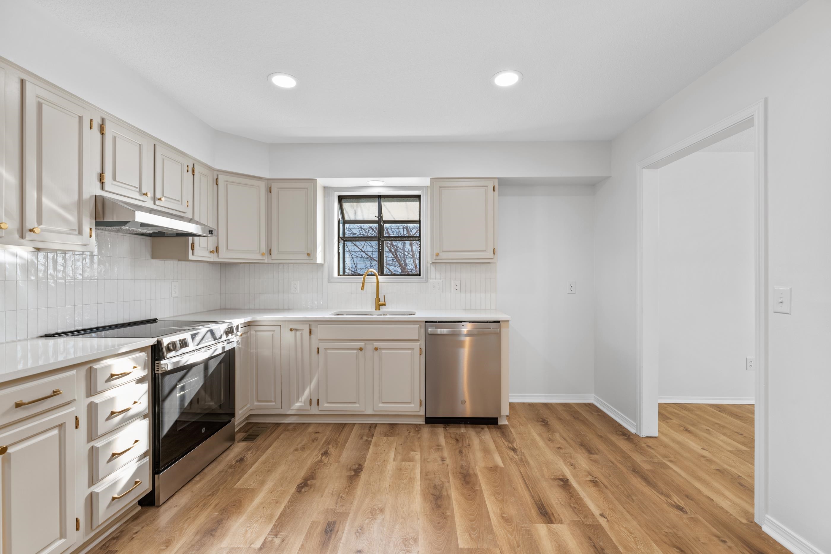 2461 N Bromfield Cir