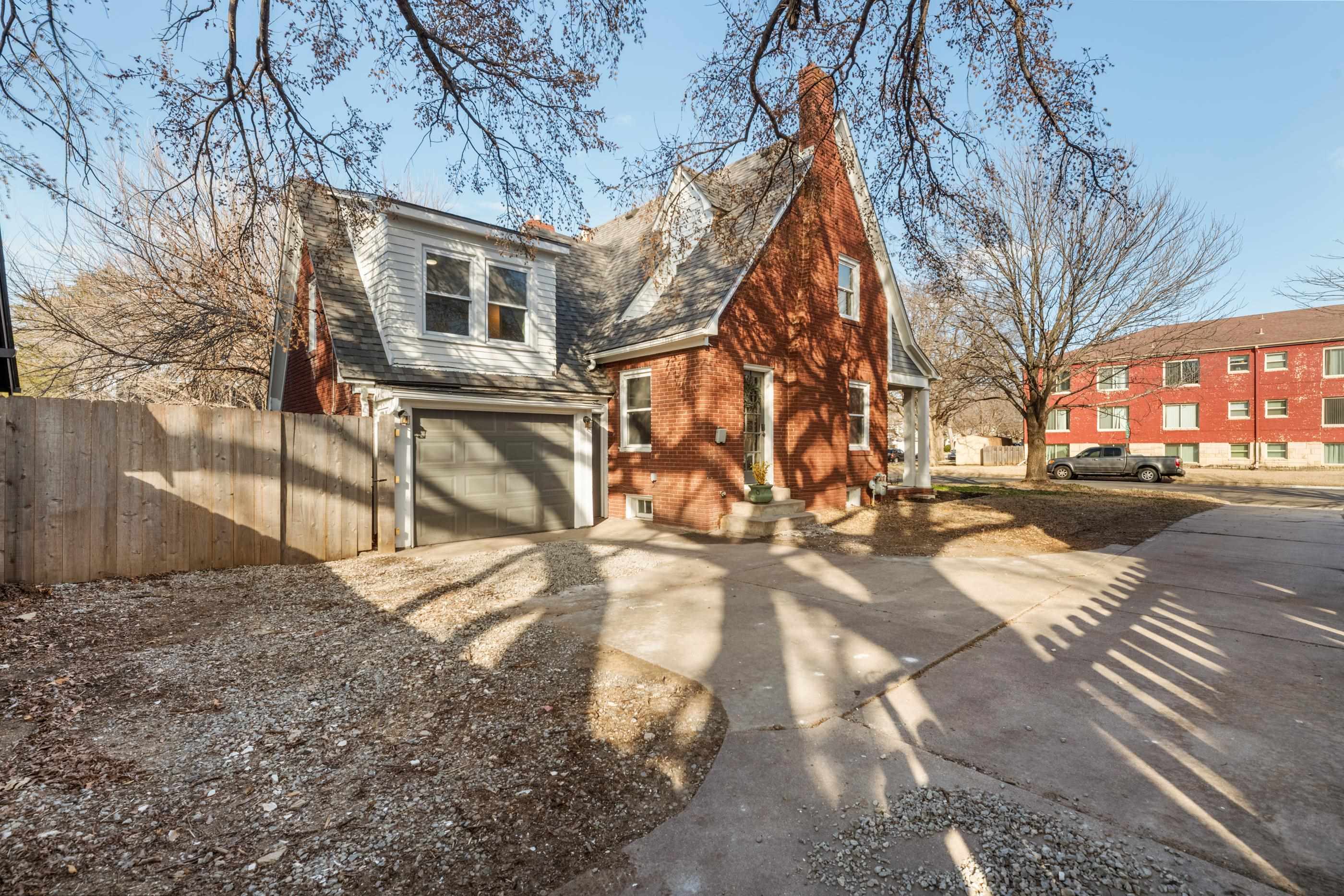 751 N Faulkner St