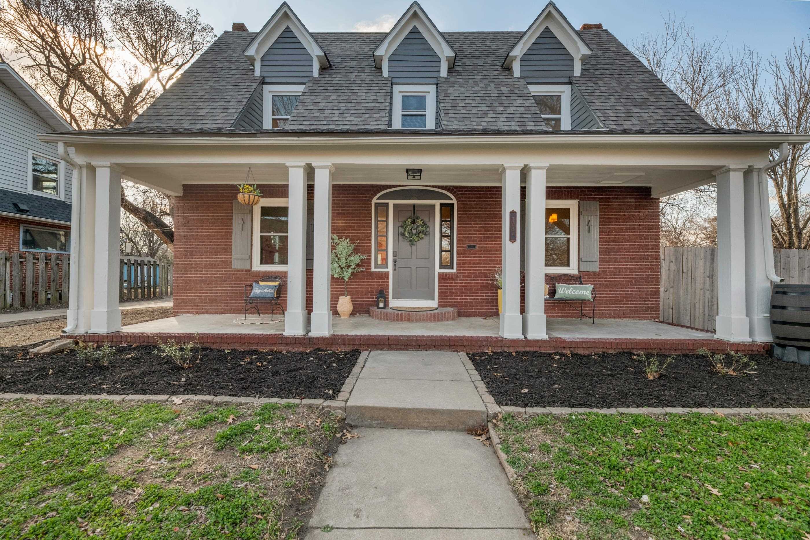 751 N Faulkner St