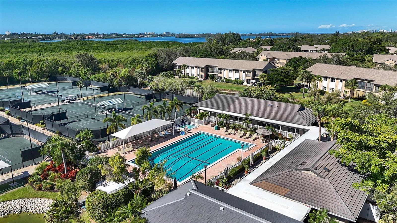 1676 STARLING DR #202