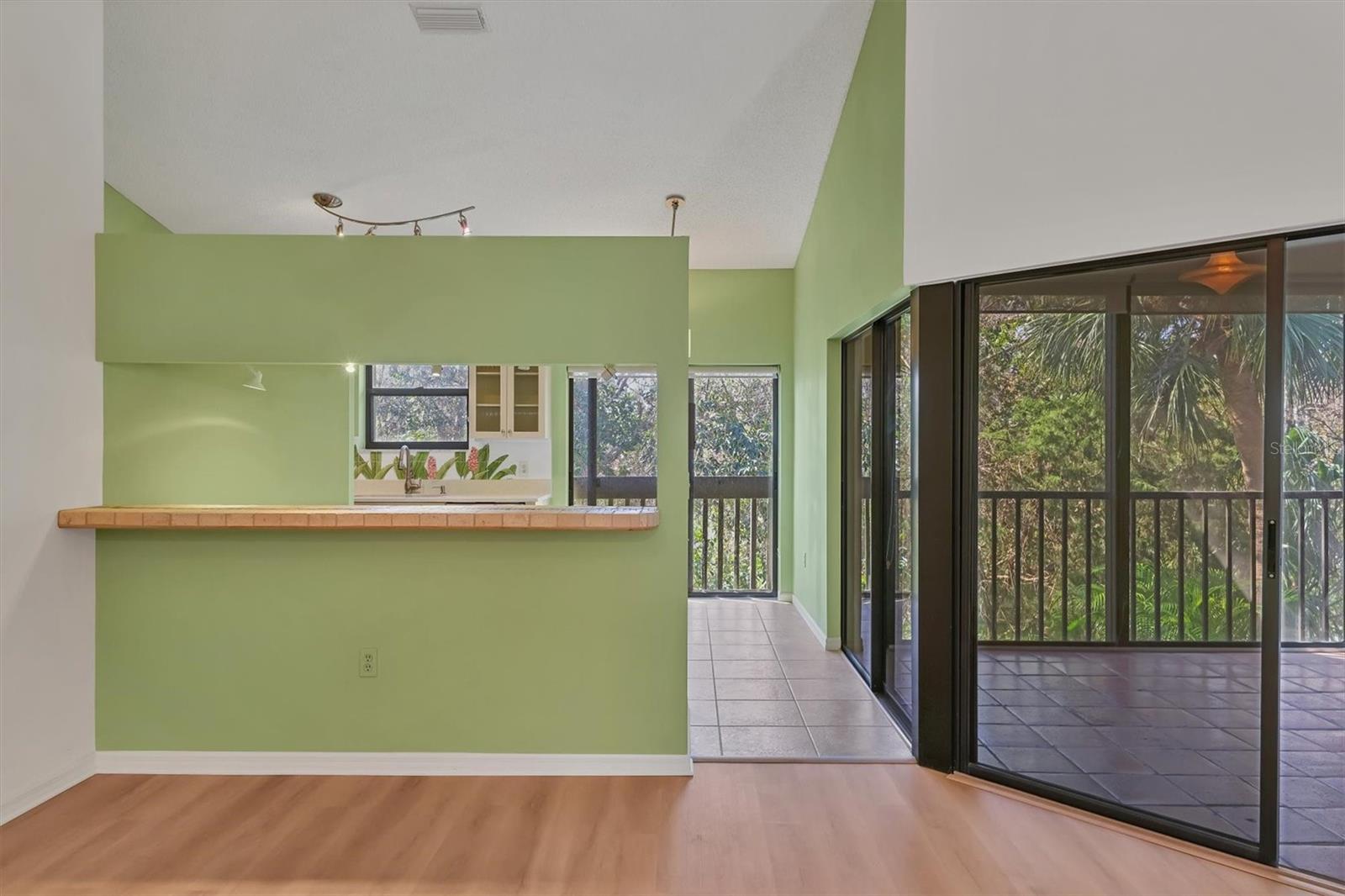 1676 STARLING DR #202