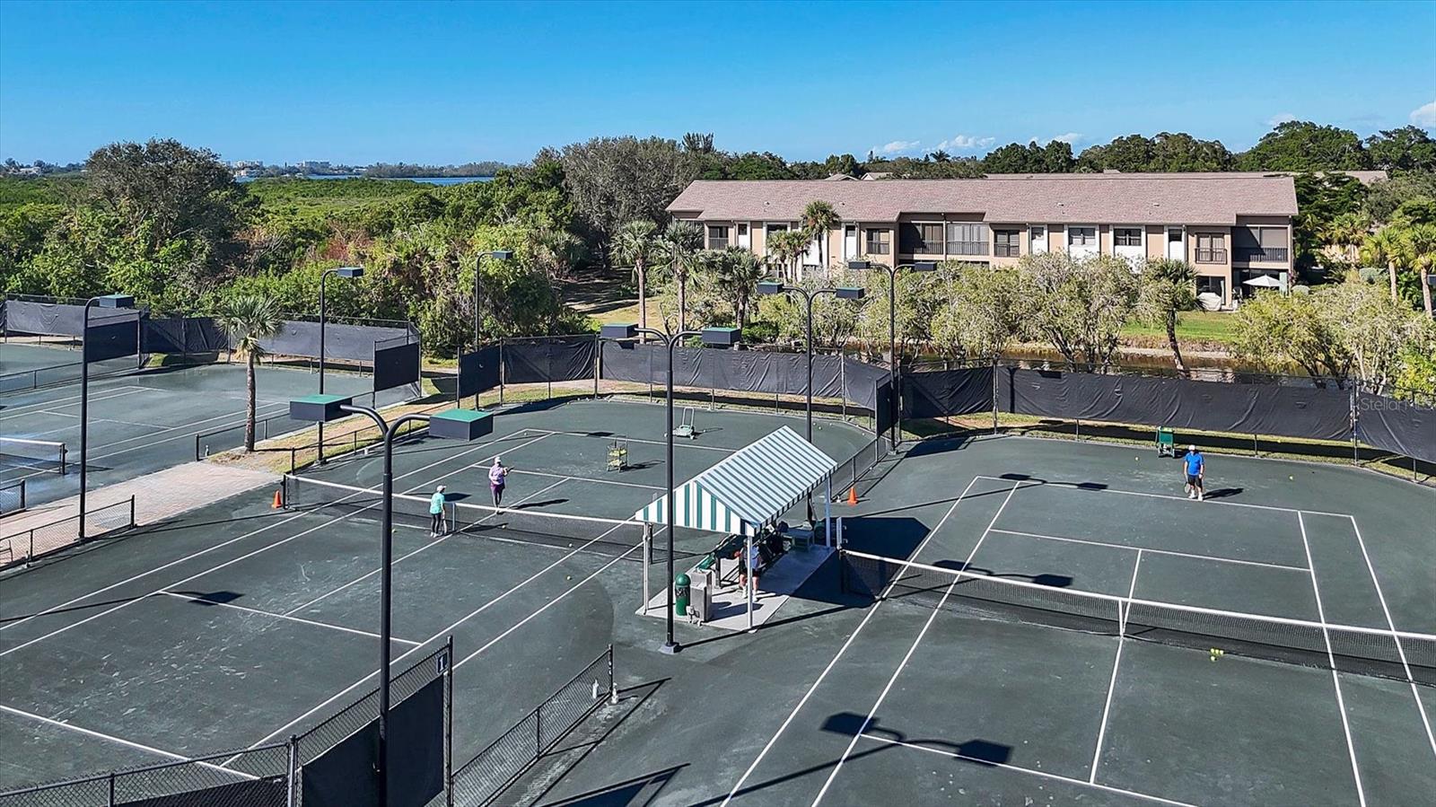 1676 STARLING DR #202