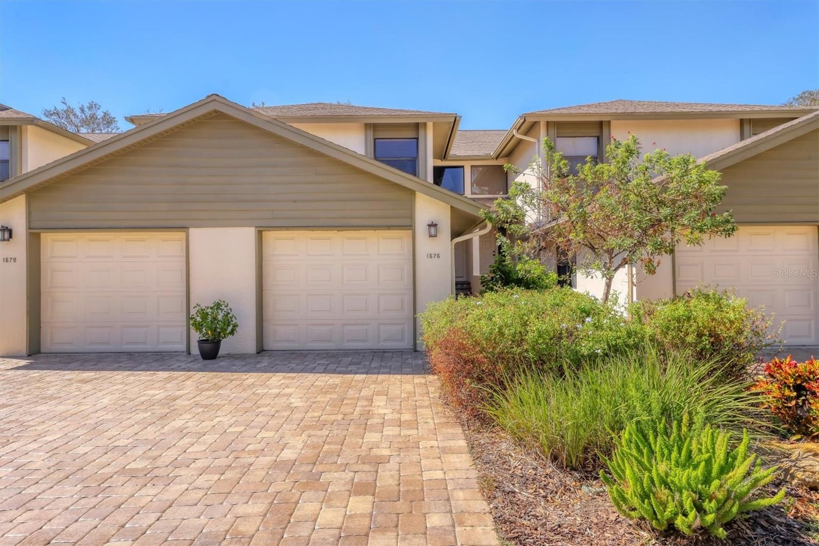 1676 STARLING DR #202