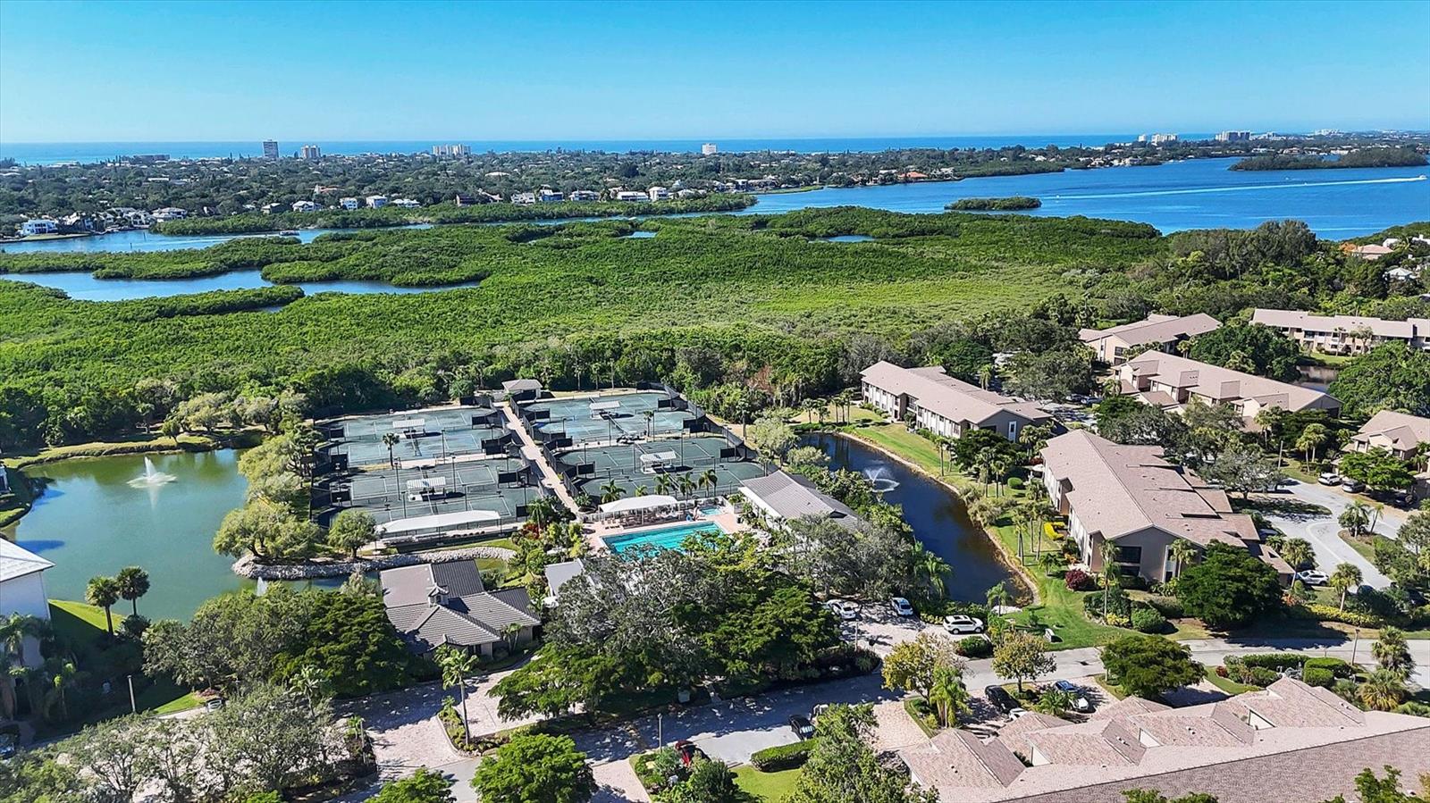 1676 STARLING DR #202