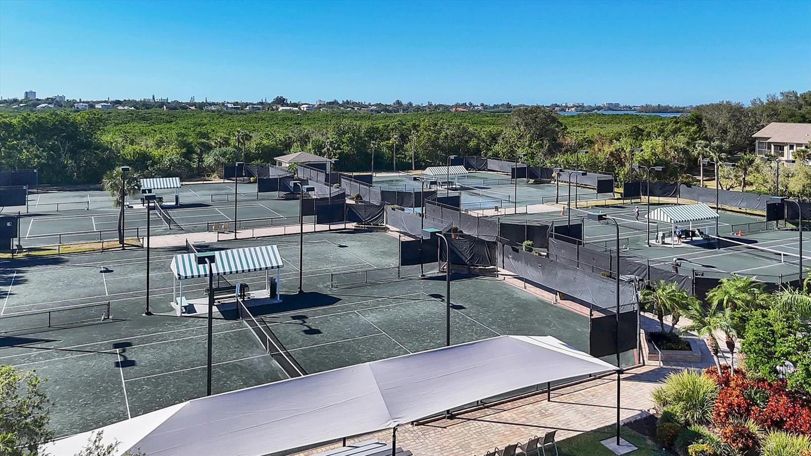 1676 STARLING DR #202