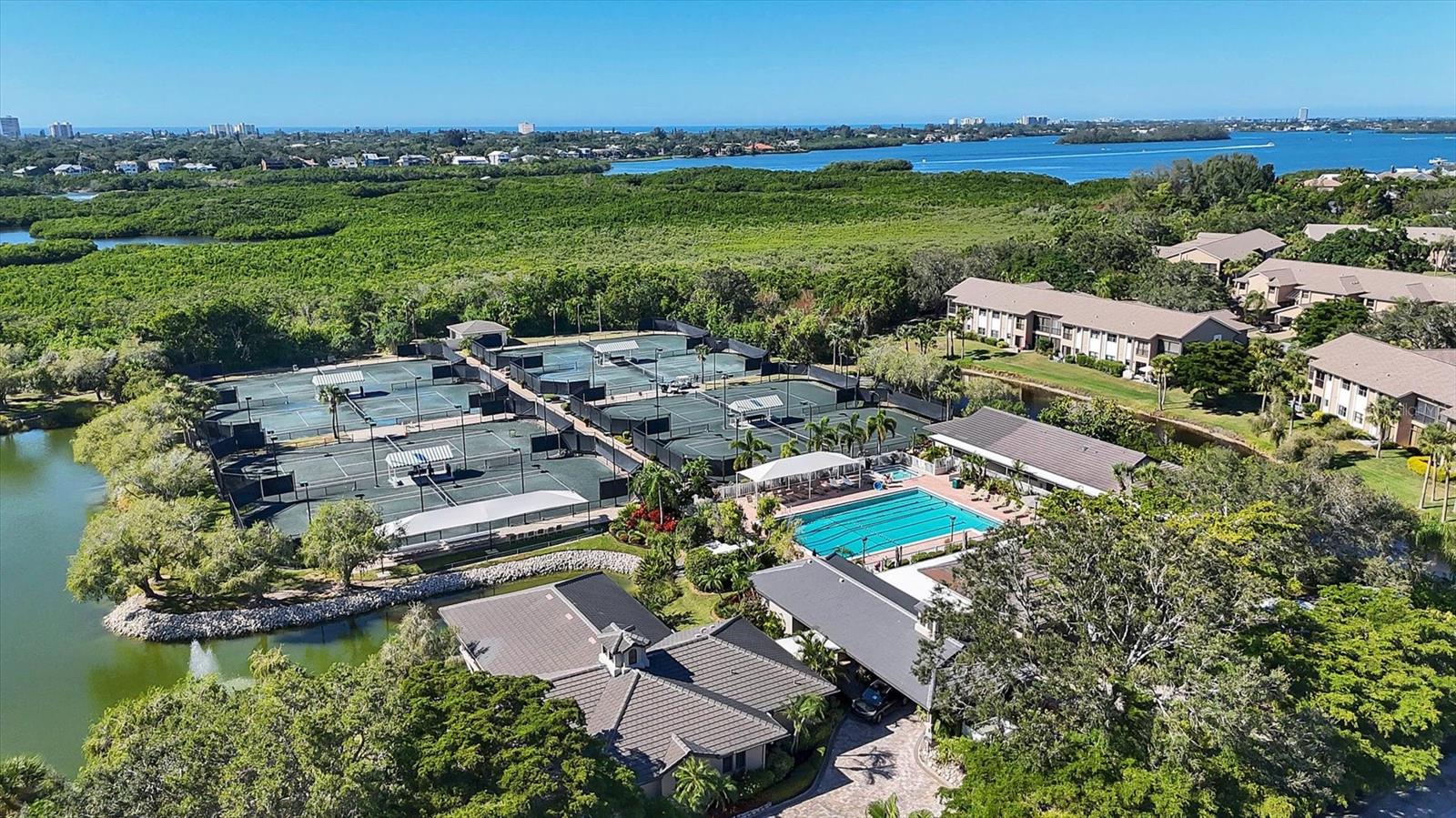 1676 STARLING DR #202