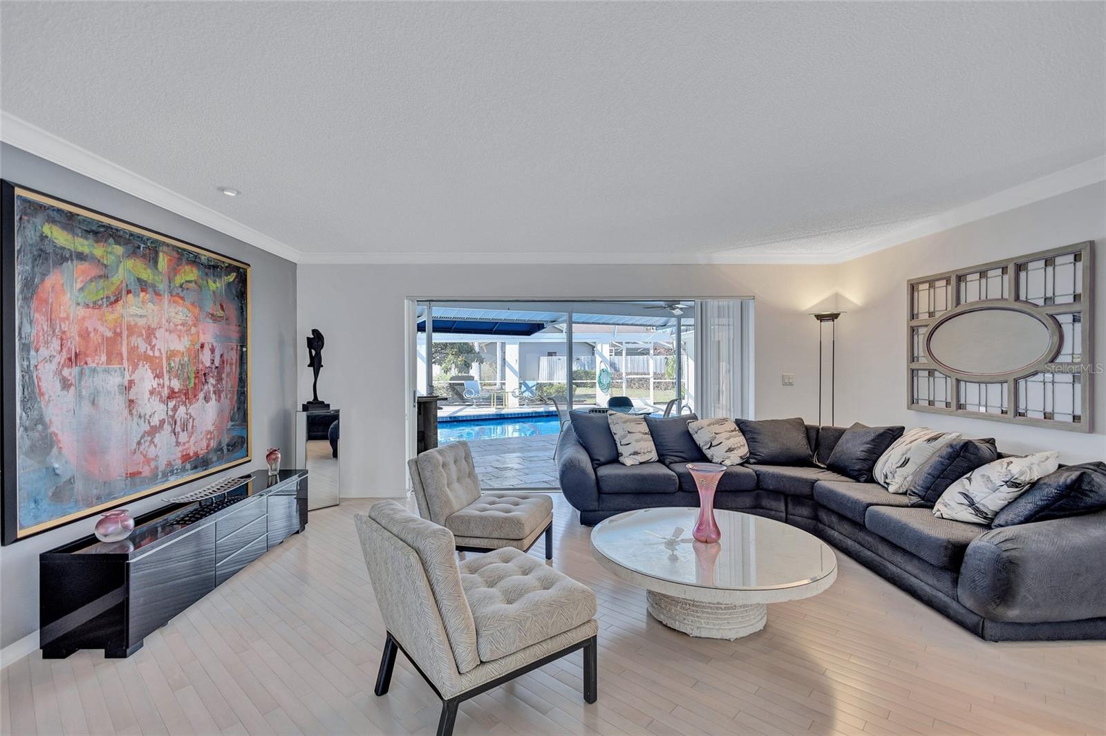 6851 COUNTRY LAKES CIR