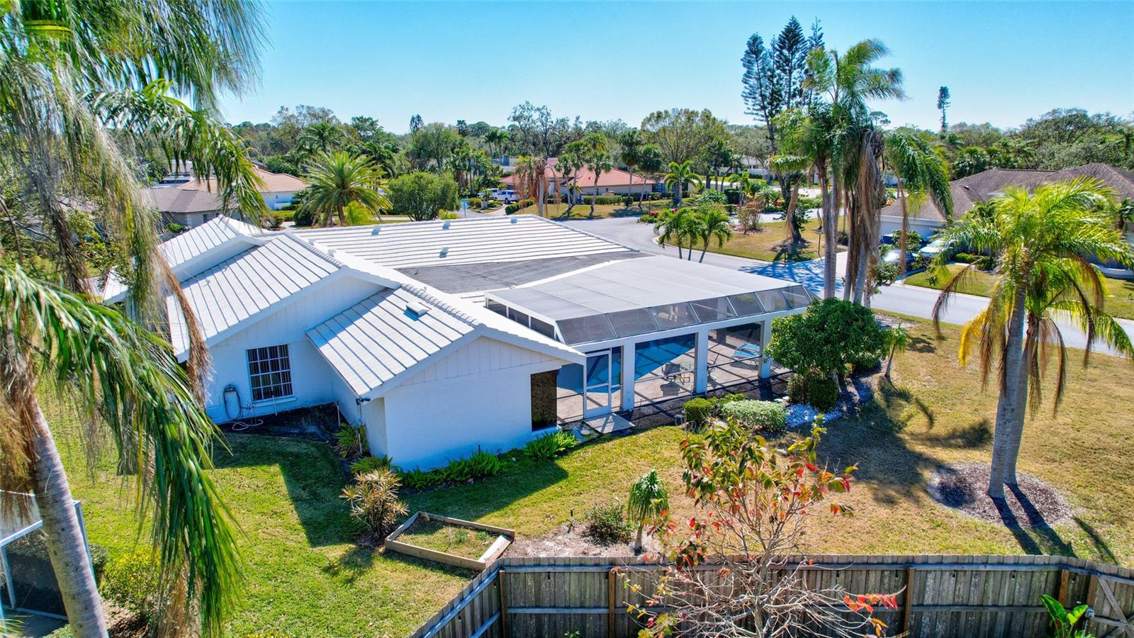 6851 COUNTRY LAKES CIR