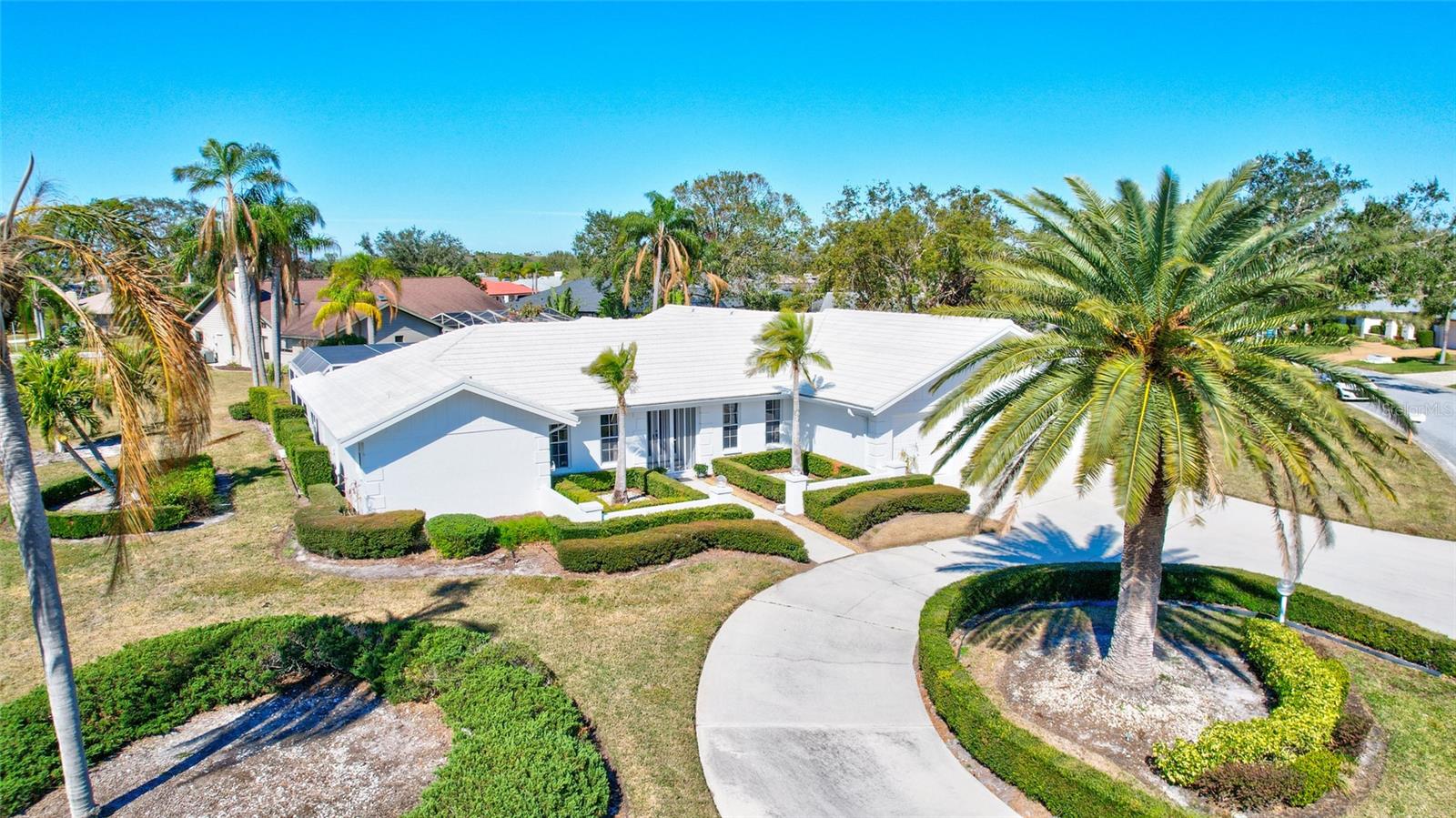 6851 COUNTRY LAKES CIR