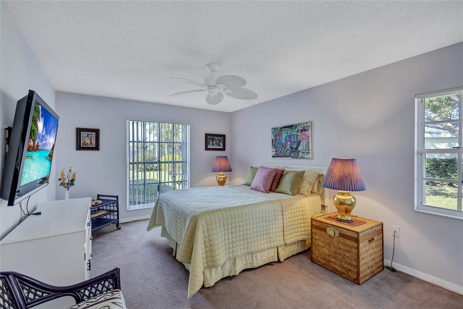 6851 COUNTRY LAKES CIR