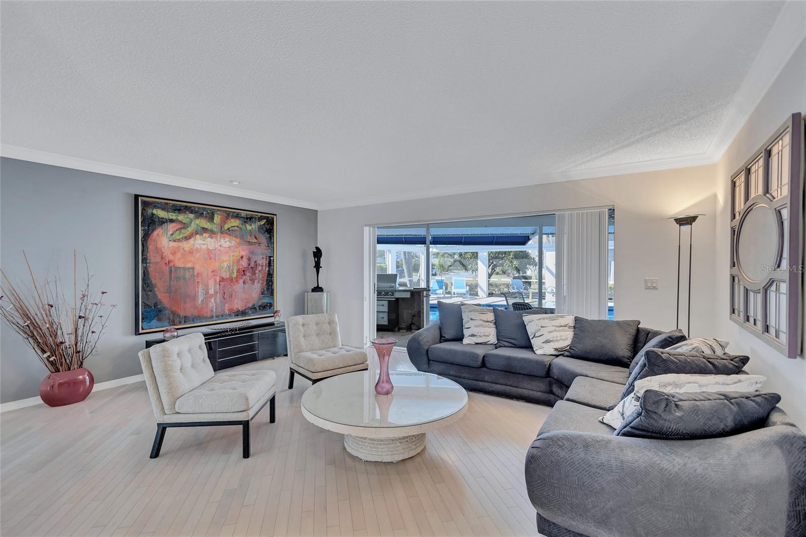 6851 COUNTRY LAKES CIR