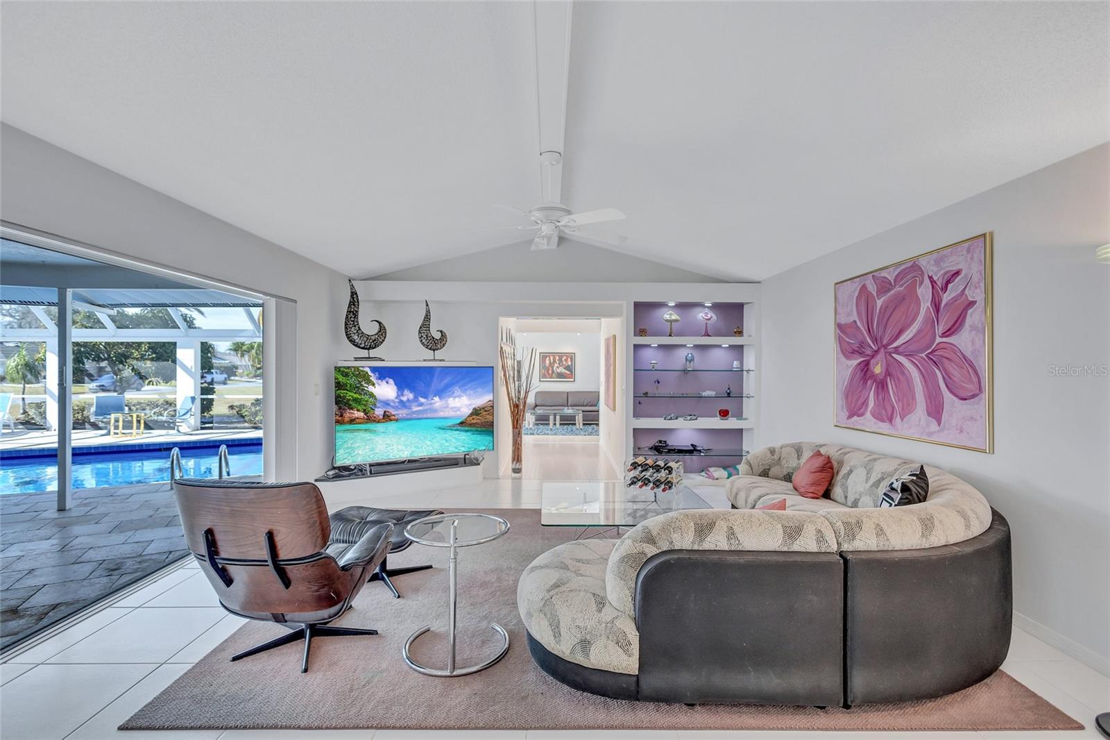 6851 COUNTRY LAKES CIR