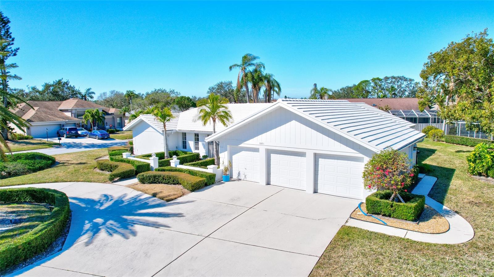 6851 COUNTRY LAKES CIR
