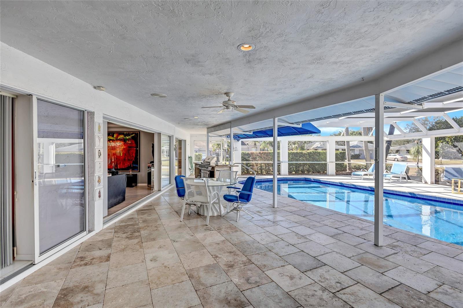 6851 COUNTRY LAKES CIR