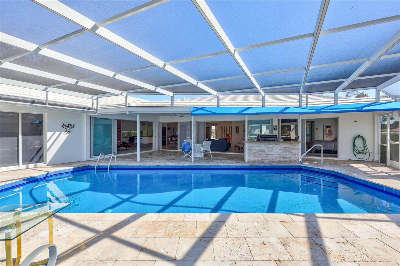 6851 COUNTRY LAKES CIR