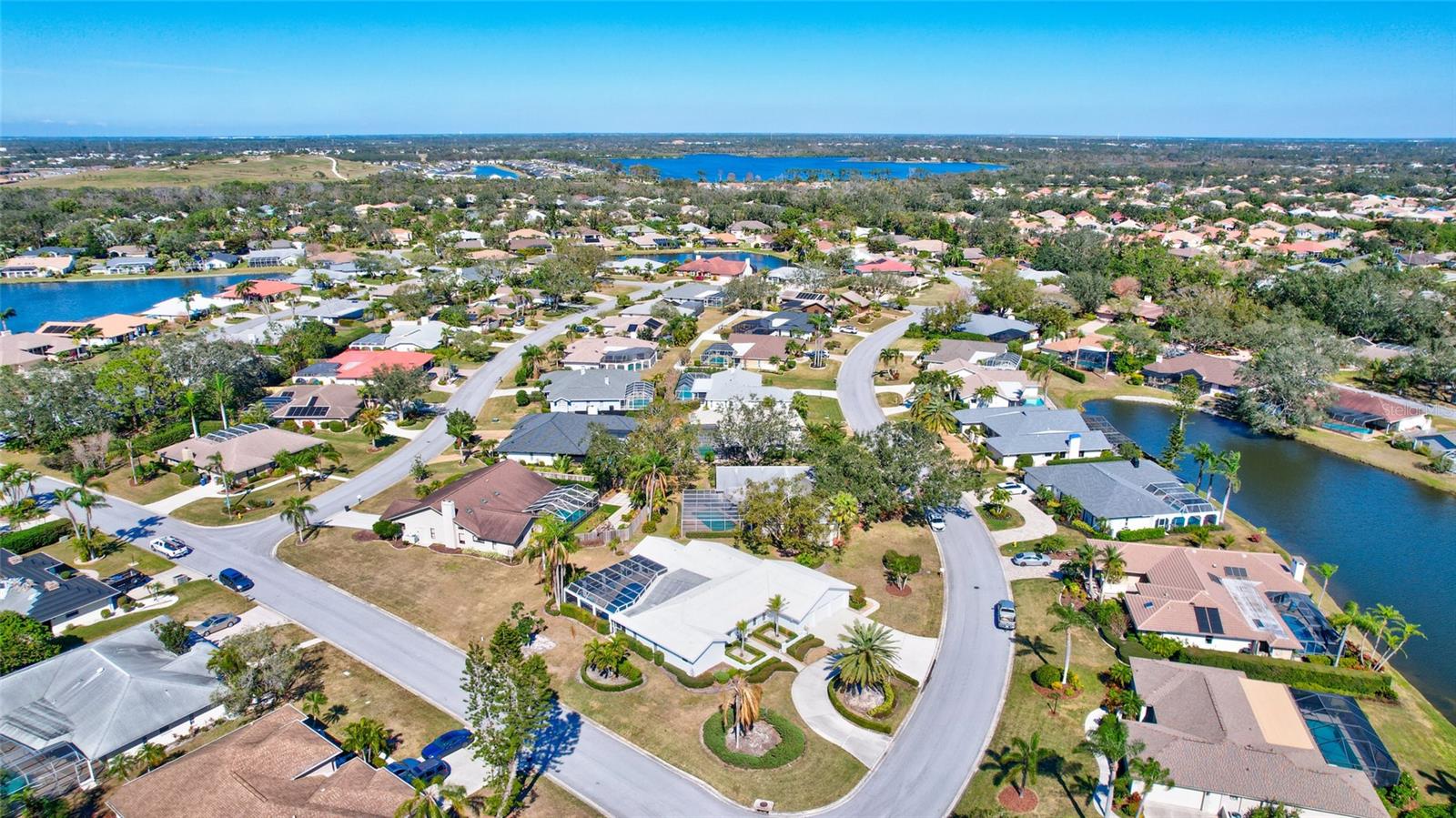 6851 COUNTRY LAKES CIR