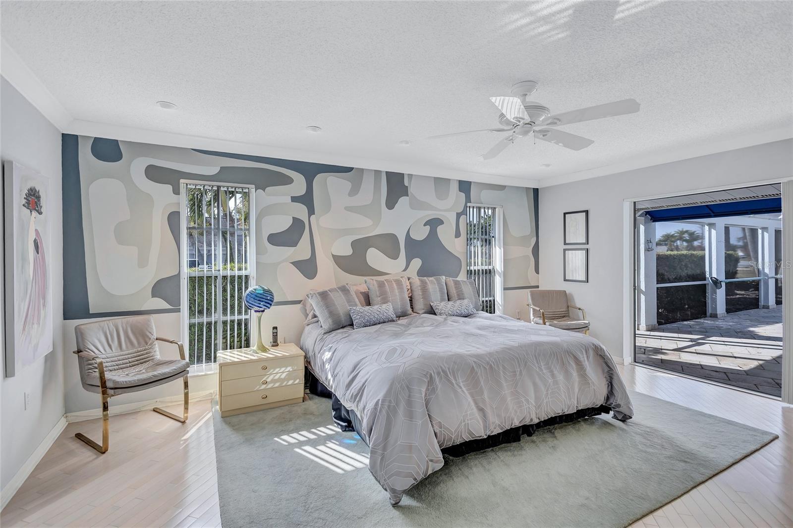 6851 COUNTRY LAKES CIR