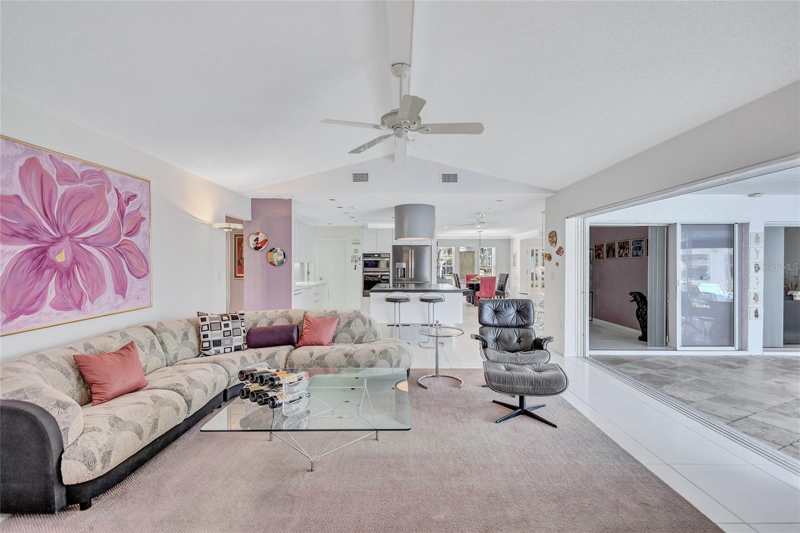 6851 COUNTRY LAKES CIR