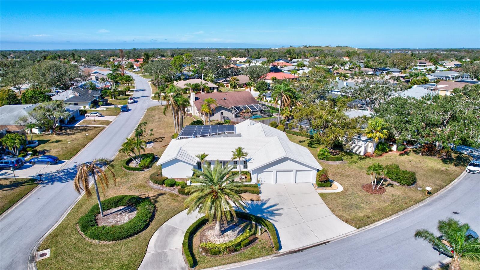 6851 COUNTRY LAKES CIR