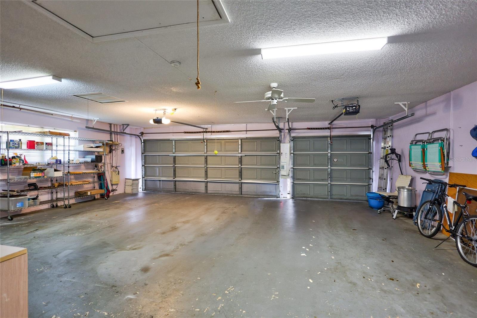6851 COUNTRY LAKES CIR