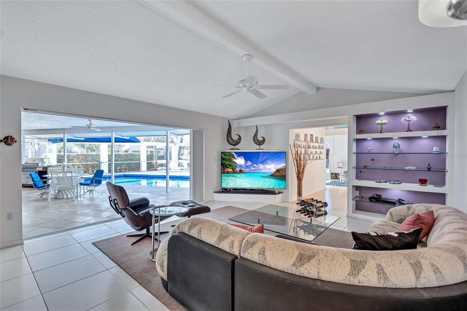6851 COUNTRY LAKES CIR