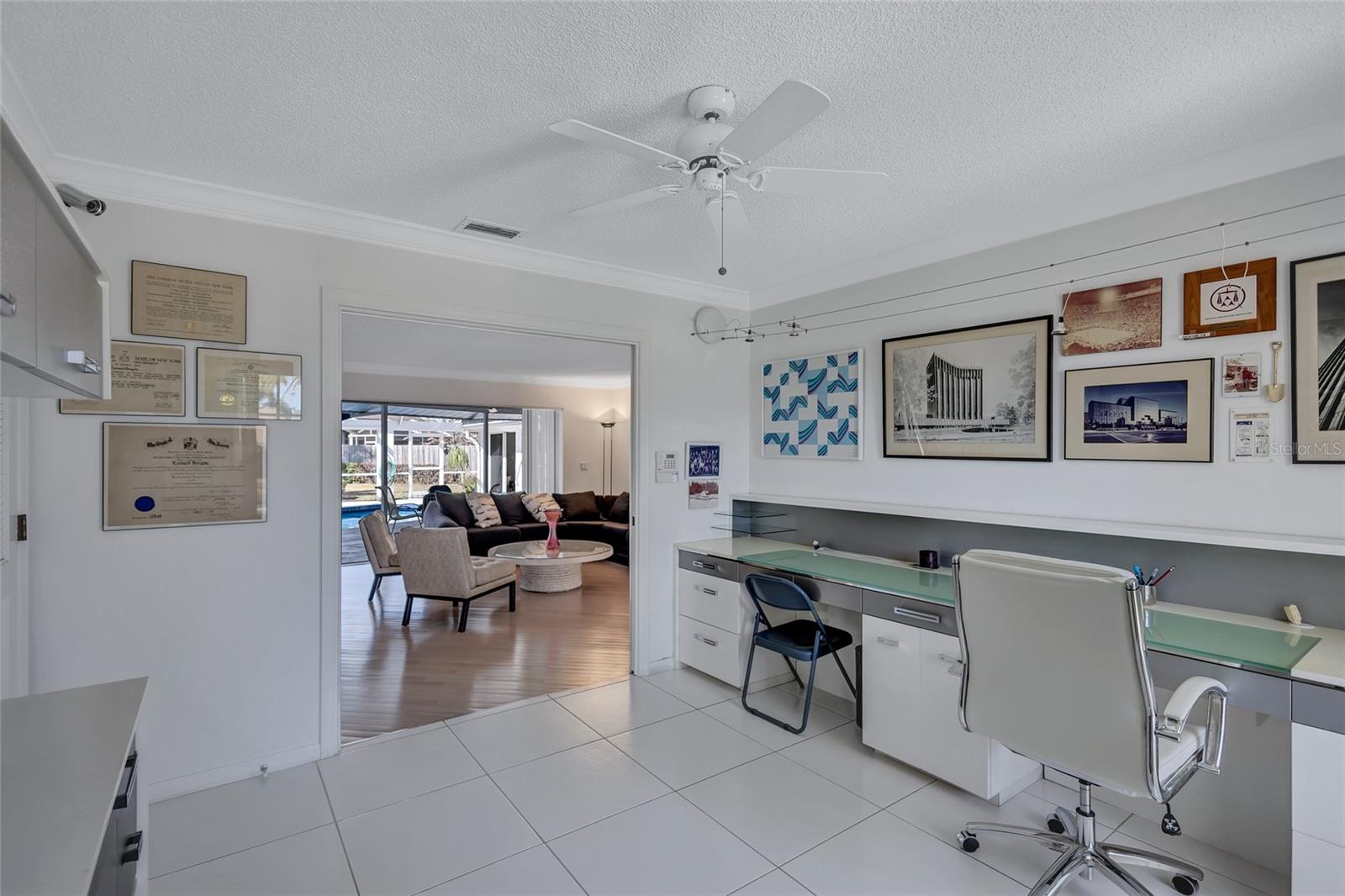 6851 COUNTRY LAKES CIR