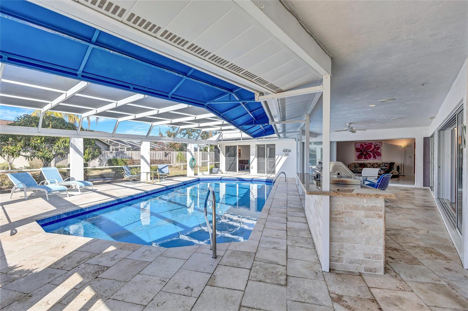 6851 COUNTRY LAKES CIR