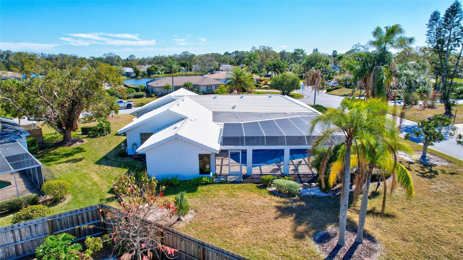 6851 COUNTRY LAKES CIR