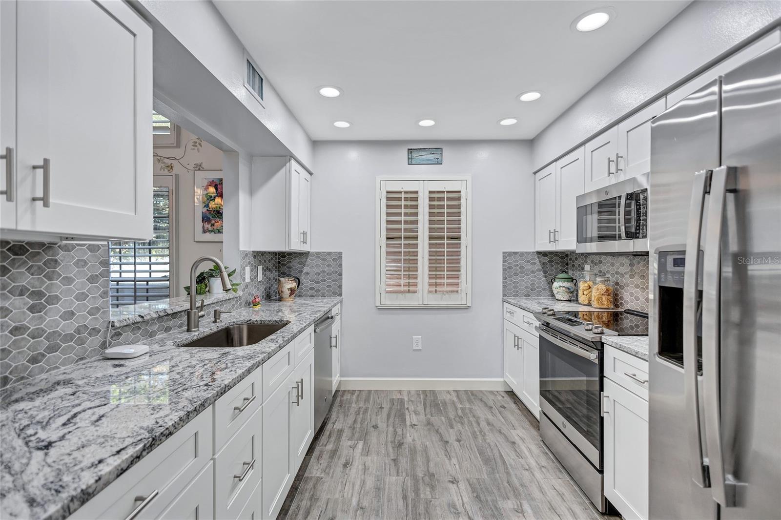 1185 COQUILLE ST #305